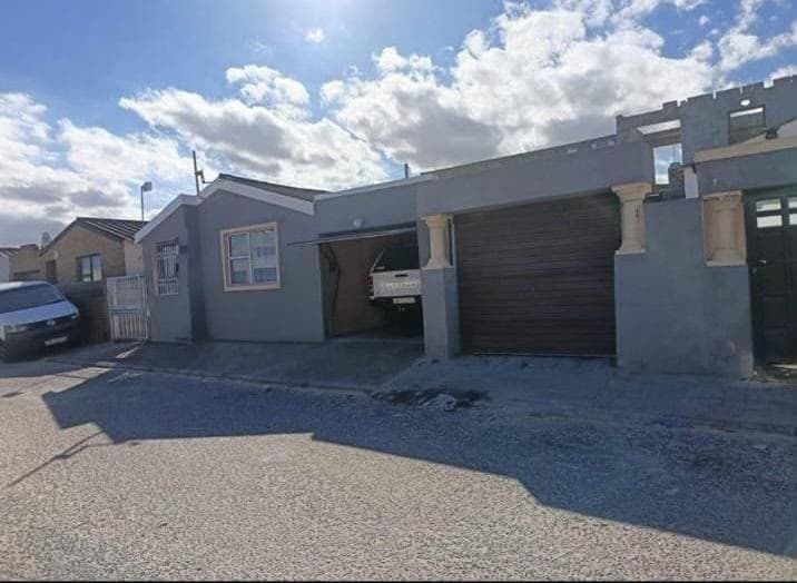 3 Bedroom House For Sale in Mandela Park